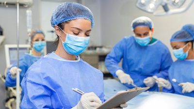 Actividades auxiliares de enfermería en el quirófano