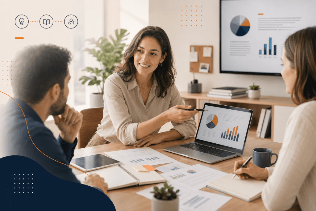 Equipo de profesionales aplicando aprendizaje continuo en el trabajo